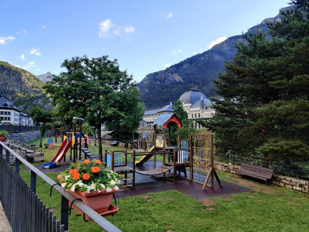 Apartmán "Leo Pixel" Avairent Canfranc Estacion Exteriér fotografie