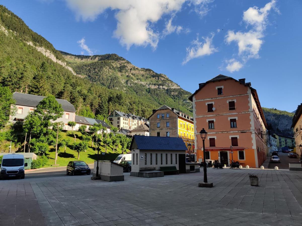 Apartmán "Leo Pixel" Avairent Canfranc Estacion Exteriér fotografie