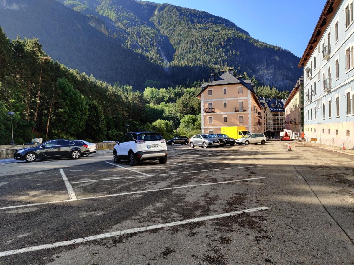 Apartmán "Leo Pixel" Avairent Canfranc Estacion Exteriér fotografie