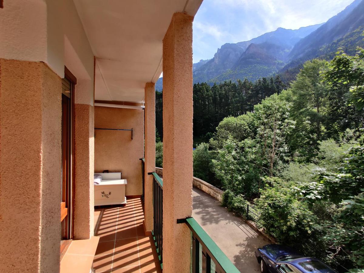Apartmán "Leo Pixel" Avairent Canfranc Estacion Exteriér fotografie
