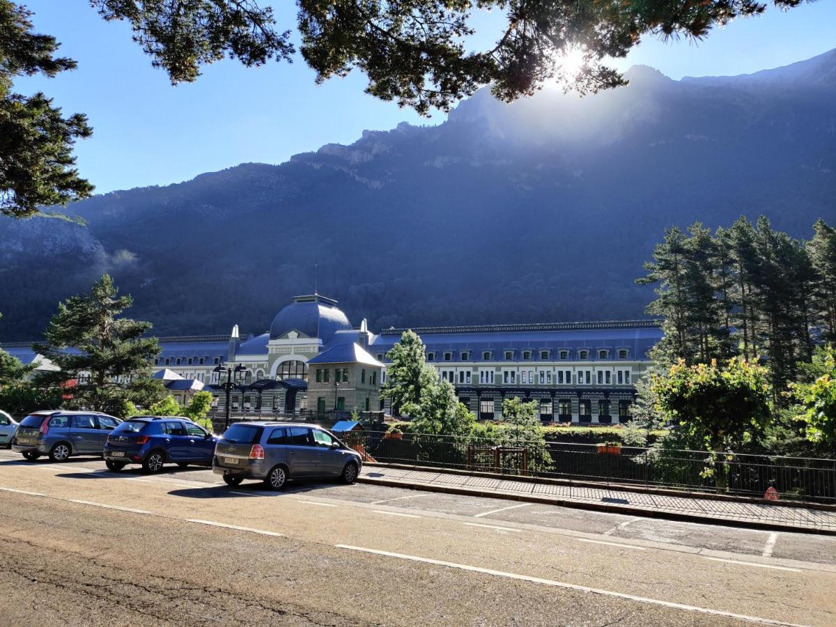 Apartmán "Leo Pixel" Avairent Canfranc Estacion Exteriér fotografie