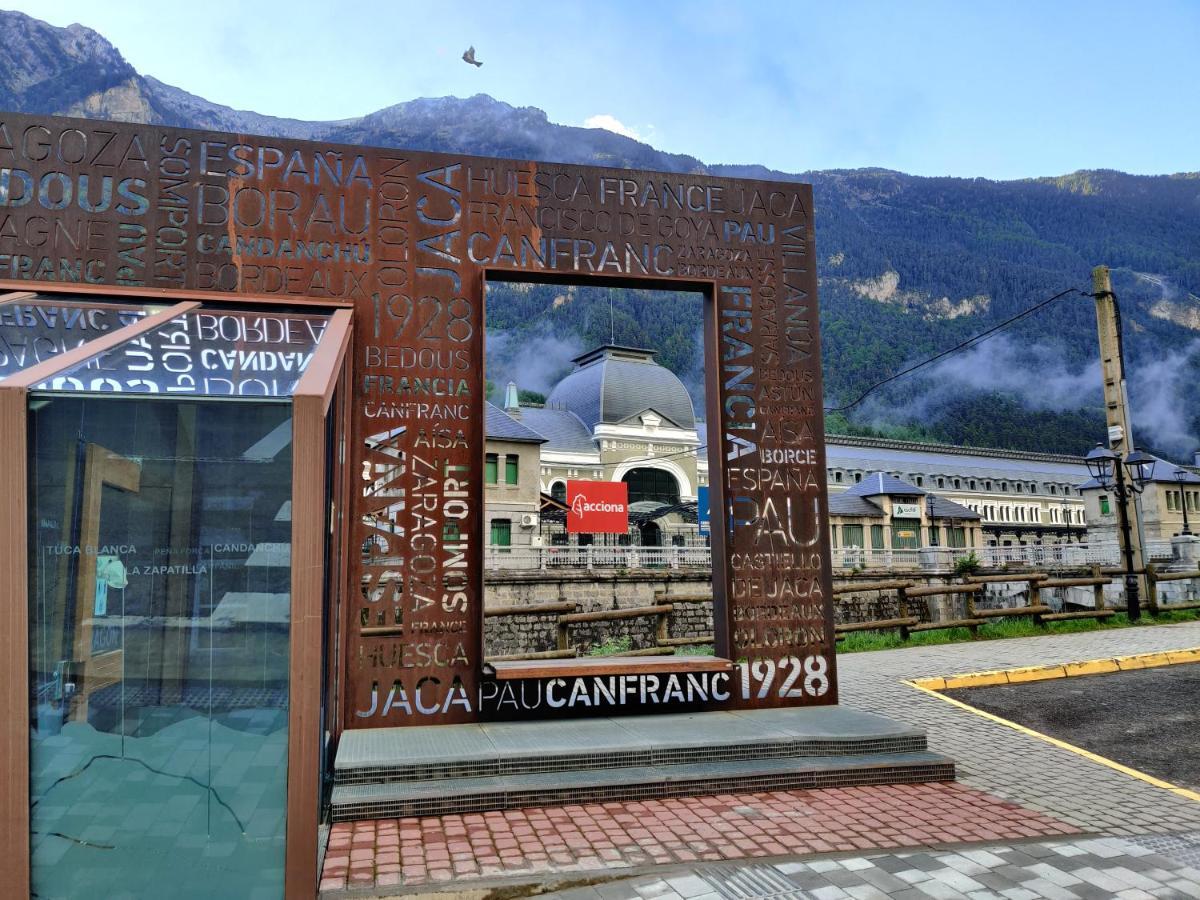 Apartmán "Leo Pixel" Avairent Canfranc Estacion Exteriér fotografie